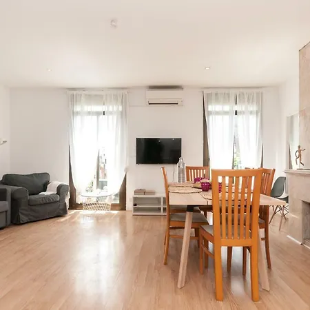 Gir80 Eixample Casanova 72 Apartment *