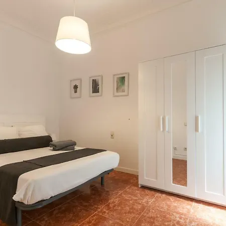Appartement Gir80 Eixample Casanova 72 *